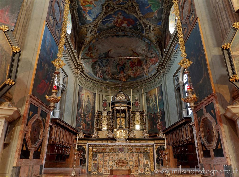 Milano - Altare e presbiterio della Chiesa di Santa Maria della Passione